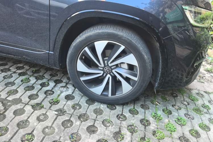 Used Volkswagen Tayron X 2023 330TSI Two-Wheel-Drive Prestige High-Energy Version Right Front Wheel Hub