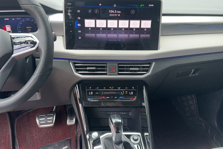 Used Volkswagen Tayron X 2023 330TSI Two-Wheel-Drive Flagship Smart Edition Audio And AC Panel