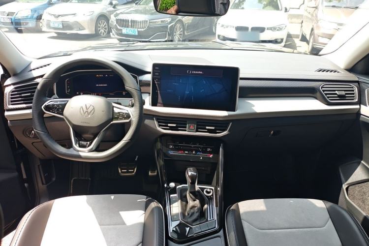 Used Volkswagen Tayron X 2023 330TSI Two-Wheel-Drive Prestige High-Energy Version Center Console