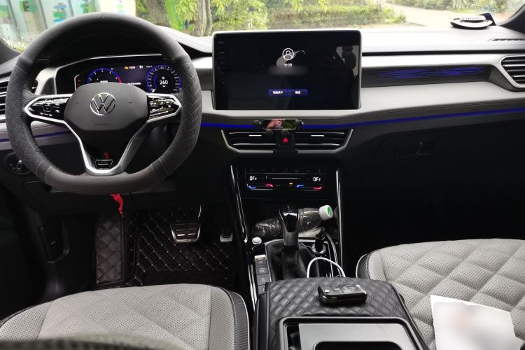 Used Volkswagen Tayron X 2023 330TSI Two-Wheel-Drive Flagship Smart Edition Center Console