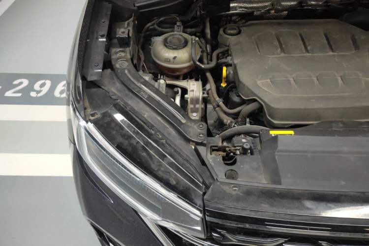 Used Volkswagen Tayron X 2023 330TSI Two-Wheel-Drive Flagship Smart Edition Engine Bay Right