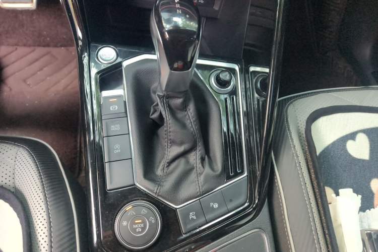 Used Volkswagen Tayron X 2023 Revised 380TSI Four-Wheel Drive Flagship Smart Edition Gear Lever