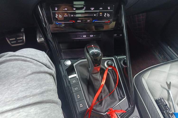 Used Volkswagen Tayron X 2023 330TSI Two-Wheel-Drive Flagship Smart Edition Gear Lever