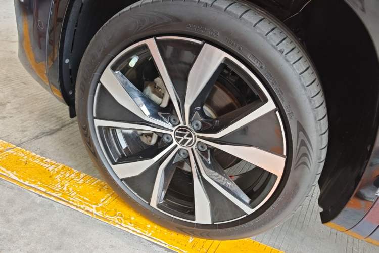 Used Volkswagen Tayron X 2023 330TSI Two-Wheel-Drive Flagship Smart Edition Left Front Wheel Hub