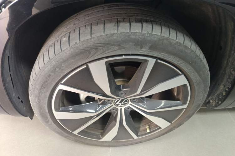 Used Volkswagen Tayron X 2023 330TSI Two-Wheel-Drive Flagship Smart Edition Left Front Wheel Hub