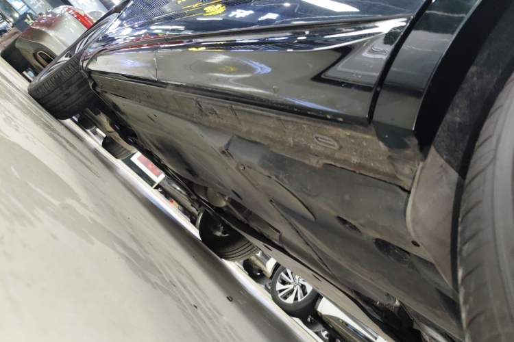 Used Volkswagen Tayron X 2023 330TSI Two-Wheel-Drive Prestige High-Energy Version Left Side Sill
