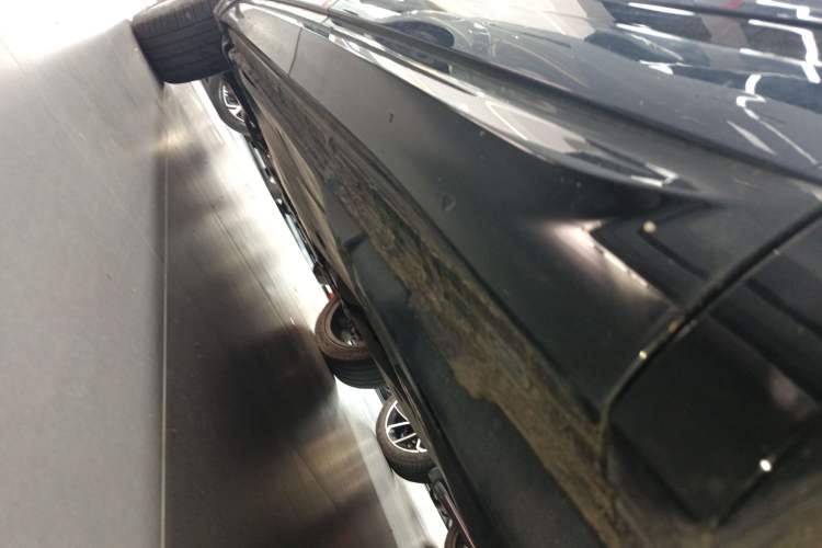 Used Volkswagen Tayron X 2023 330TSI Two-Wheel-Drive Flagship Smart Edition Left Side Sill