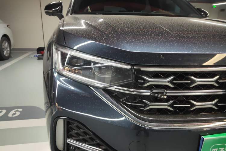 Used Volkswagen Tayron X 2023 330TSI Two-Wheel-Drive Flagship Smart Edition Right Front Headlight
