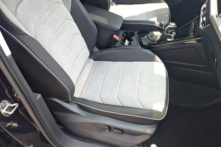 Used Volkswagen Tayron X 2023 330TSI Two-Wheel-Drive Prestige High-Energy Version Right Front Seat