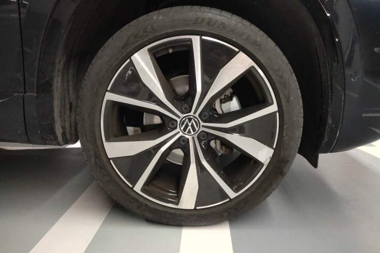 Used Volkswagen Tayron X 2023 330TSI Two-Wheel-Drive Flagship Smart Edition Right Front Wheel Hub
