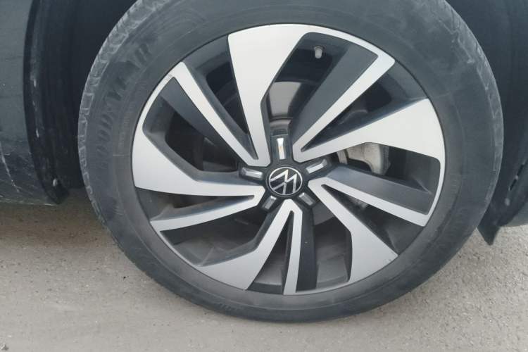 Used Volkswagen Tayron X 2023 330TSI Two-Wheel-Drive Flagship Smart Edition Right Front Wheel Hub