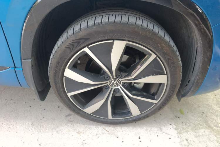 Used Volkswagen Tayron X 2023 Revised 380TSI Four-Wheel Drive Flagship Smart Edition Right Front Wheel Hub
