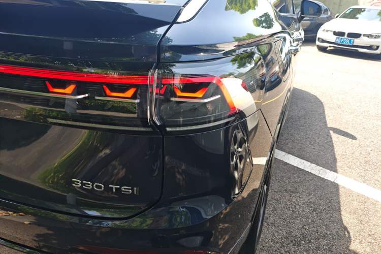 Used Volkswagen Tayron X 2023 330TSI Two-Wheel-Drive Prestige High-Energy Version Right Rear Taillight