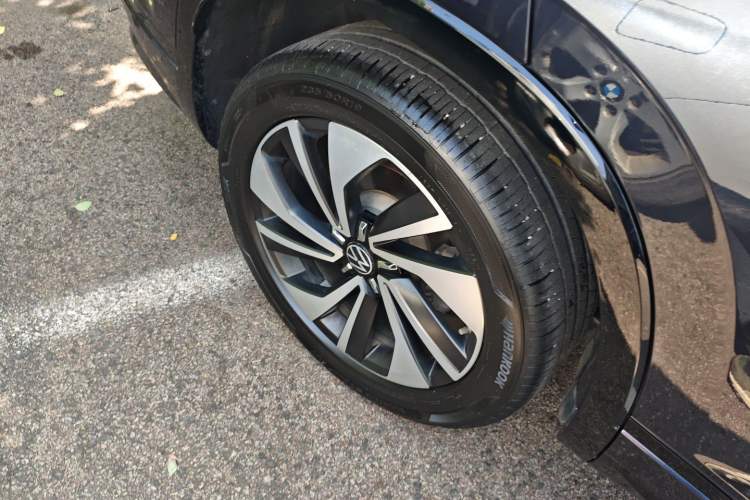 Used Volkswagen Tayron X 2023 330TSI Two-Wheel-Drive Prestige High-Energy Version Right Rear Wheel Hub