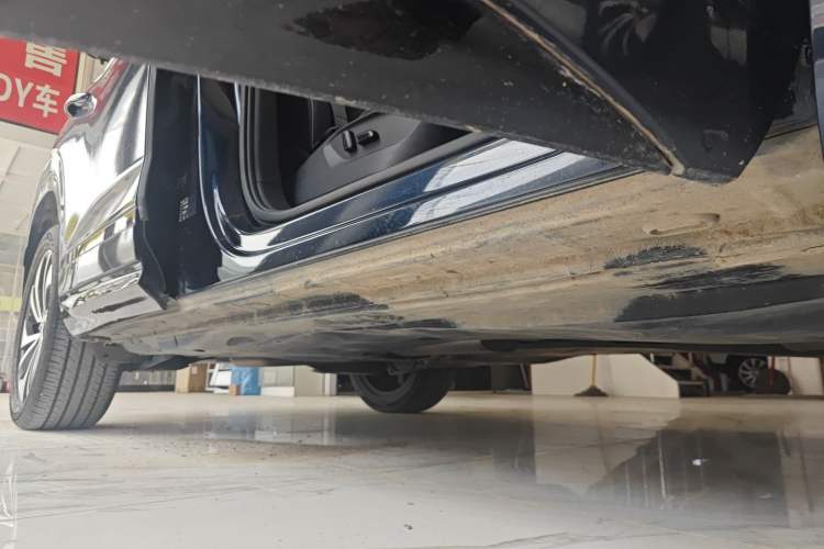 Used Volkswagen Tayron X 2023 330TSI Two-Wheel-Drive Prestige High-Energy Version Right Side Sill