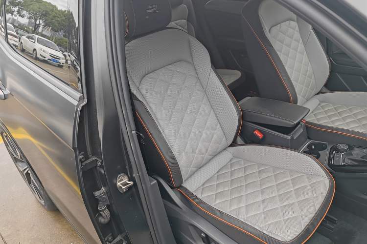 Used Volkswagen Tayron X 2023 Revised 380TSI Four-Wheel Drive Flagship Smart Edition Right Front Seat