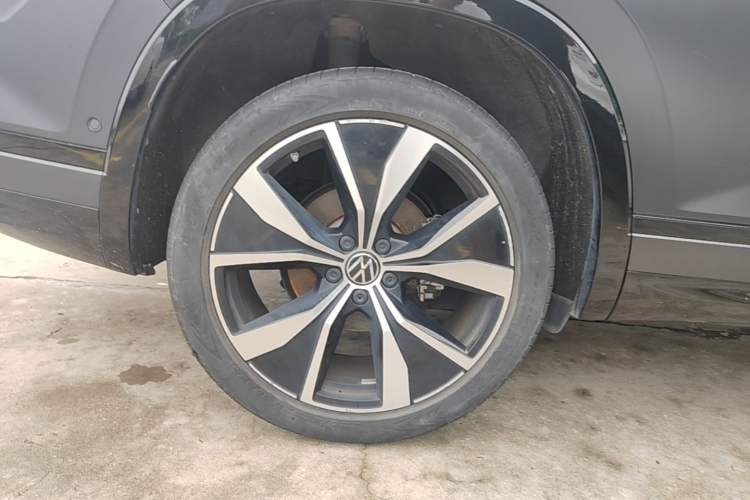 Used Volkswagen Tayron X 2023 Revised 380TSI Four-Wheel Drive Flagship Smart Edition Right Rear Wheel Hub