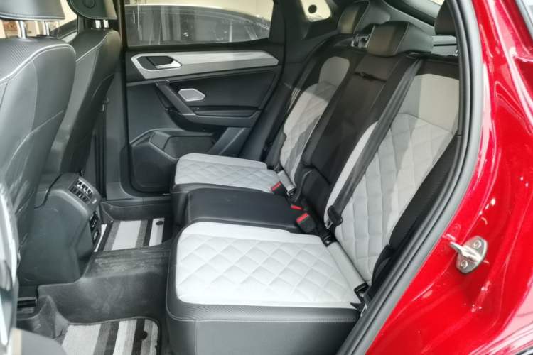 Used Volkswagen Tayron X 2023 380TSI Four-Wheel Drive Flagship Smart Edition Left Rear Seat