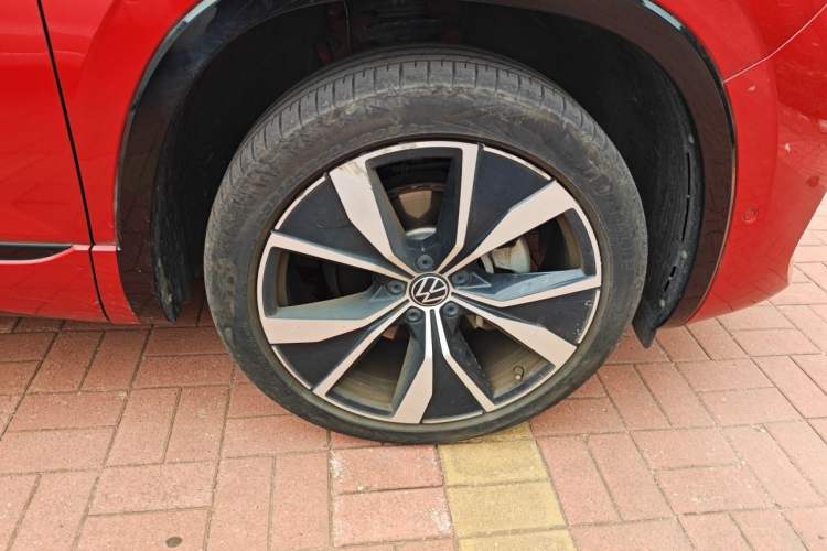 Used Volkswagen Tayron X 2023 380TSI Four-Wheel Drive Flagship Smart Edition Right Front Wheel Hub