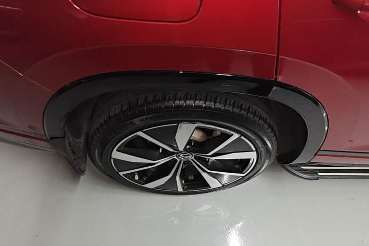 Used Volkswagen Tayron X 2023 380TSI Four-Wheel Drive Flagship Smart Edition Right Rear Wheel Hub
