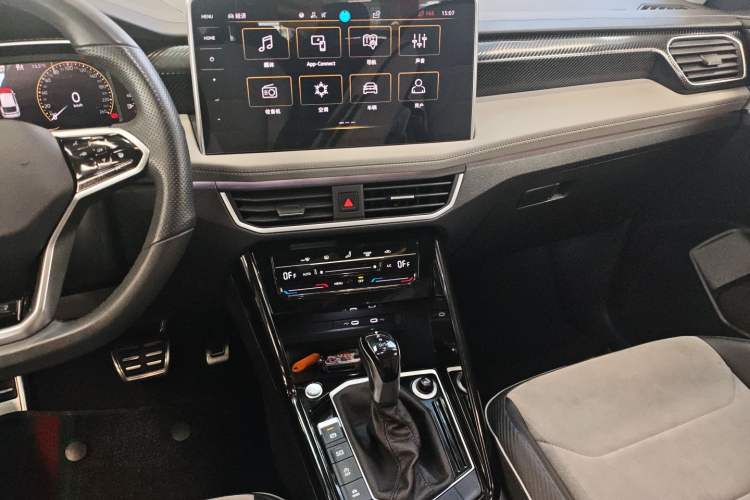 Used Volkswagen Tayron X 2023 330TSI Two-Wheel-Drive Prestige High-Energy Version Audio And AC Panel