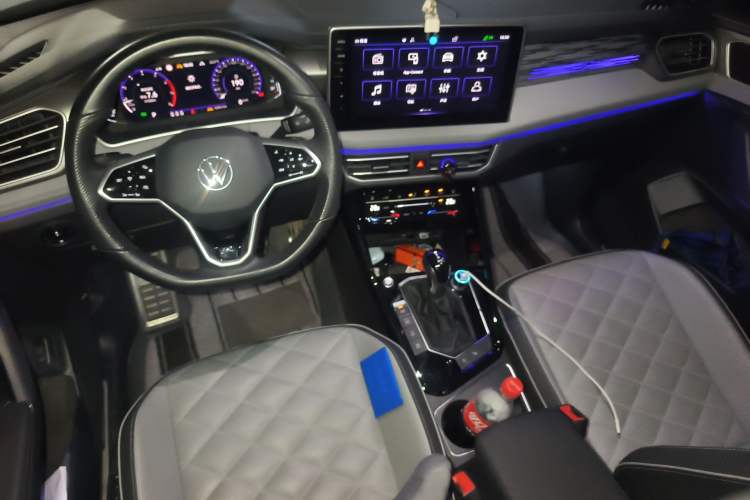 Used Volkswagen Tayron X 2023 330TSI Two-Wheel-Drive Flagship Smart Edition Center Console