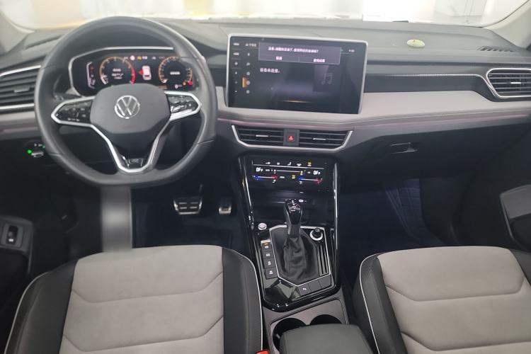 Used Volkswagen Tayron X 2023 330TSI Two-Wheel-Drive Prestige High-Energy Version Center Console