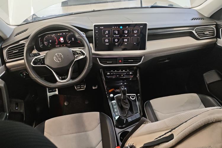 Used Volkswagen Tayron X 2023 330TSI Two-Wheel-Drive Prestige High-Energy Version Center Console