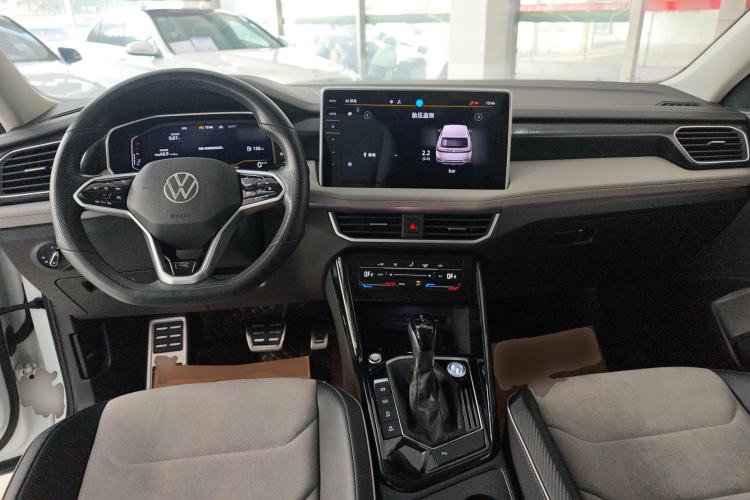 Used Volkswagen Tayron X 2023 330TSI Two-Wheel-Drive Prestige High-Energy Version Center Console