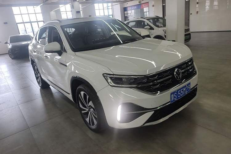 Used Volkswagen Tayron X 2023 330TSI Two-Wheel-Drive Prestige High-Energy Version Front Right 45 Deg