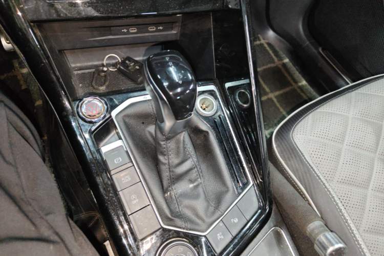 Used Volkswagen Tayron X 2023 380TSI Four-Wheel Drive Flagship Smart Edition Gear Lever