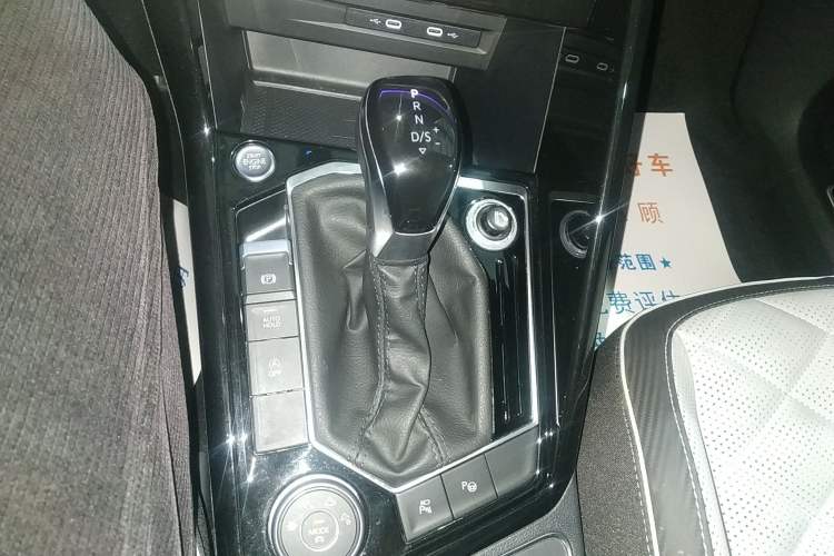 Used Volkswagen Tayron X 2023 380TSI Four-Wheel Drive Flagship Smart Edition Gear Lever