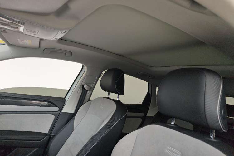 Used Volkswagen Tayron X 2023 330TSI Two-Wheel-Drive Prestige High-Energy Version Headliner