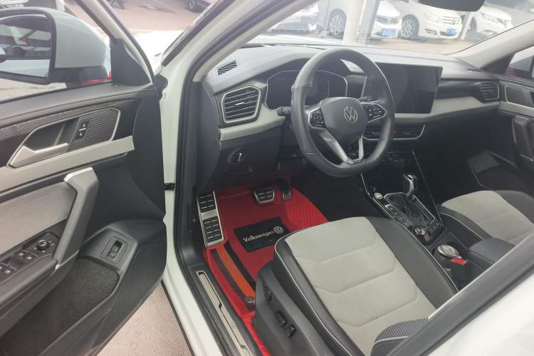 Used Volkswagen Tayron X 2023 330TSI Two-Wheel-Drive Prestige High-Energy Version Interior 2