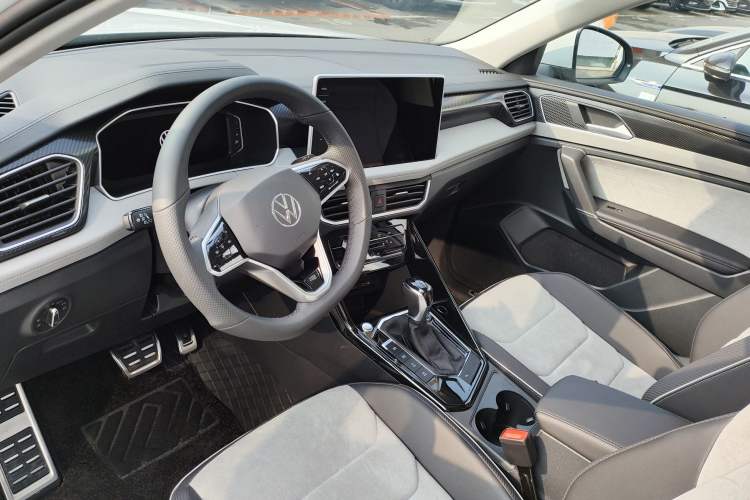 Used Volkswagen Tayron X 2023 330TSI Two-Wheel-Drive Prestige High-Energy Version Interior 3