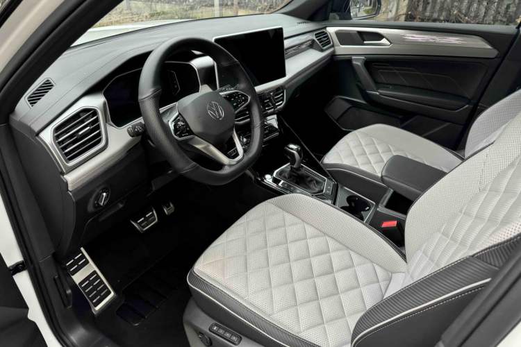 Used Volkswagen Tayron X 2023 330TSI Two-Wheel-Drive Flagship Smart Edition Interior 3