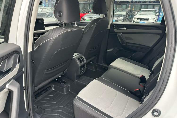 Used Volkswagen Tayron X 2023 330TSI Two-Wheel-Drive Prestige High-Energy Version Interior 3