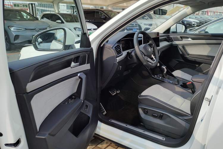 Used Volkswagen Tayron X 2023 330TSI Two-Wheel-Drive Prestige High-Energy Version Interior 4