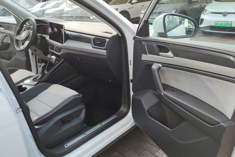 Used Volkswagen Tayron X 2023 330TSI Two-Wheel-Drive Prestige High-Energy Version Interior 6