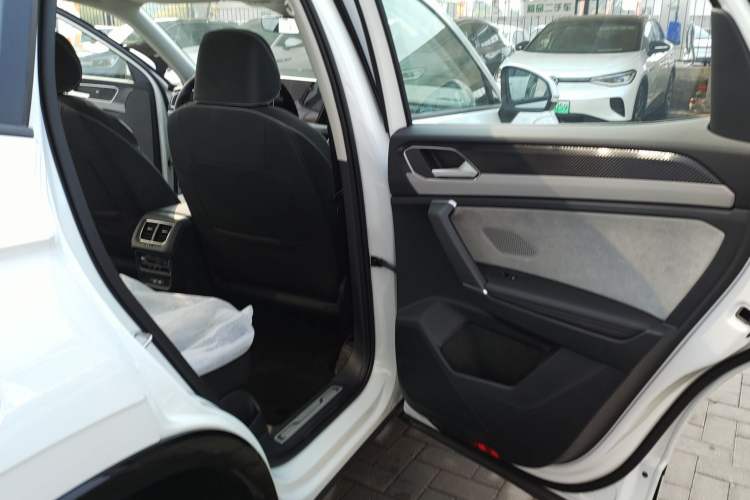 Used Volkswagen Tayron X 2023 330TSI Two-Wheel-Drive Prestige High-Energy Version Interior 8