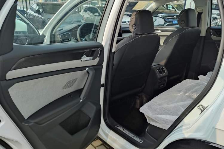 Used Volkswagen Tayron X 2023 330TSI Two-Wheel-Drive Prestige High-Energy Version Interior 9