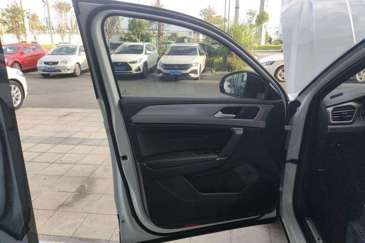 Used Volkswagen Tayron X 2023 330TSI Two-Wheel-Drive Flagship Smart Edition Left Front Door Interior