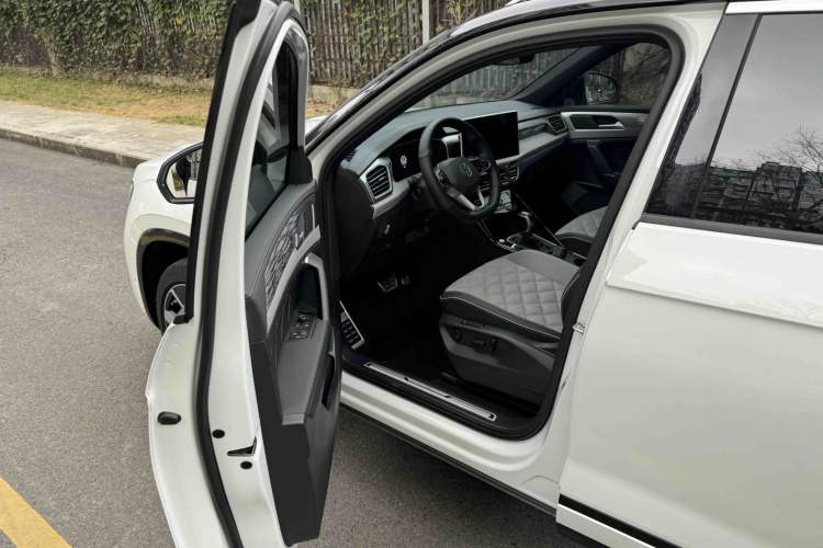 Used Volkswagen Tayron X 2023 330TSI Two-Wheel-Drive Flagship Smart Edition Left Front Seat
