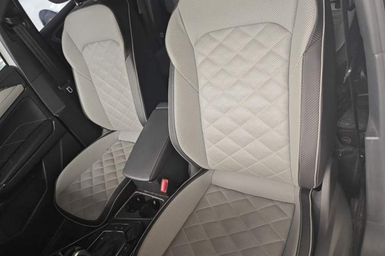 Used Volkswagen Tayron X 2023 330TSI Two-Wheel-Drive Flagship Smart Edition Left Front Seat