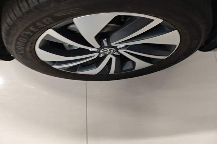Used Volkswagen Tayron X 2023 330TSI Two-Wheel-Drive Prestige High-Energy Version Left Front Wheel Hub