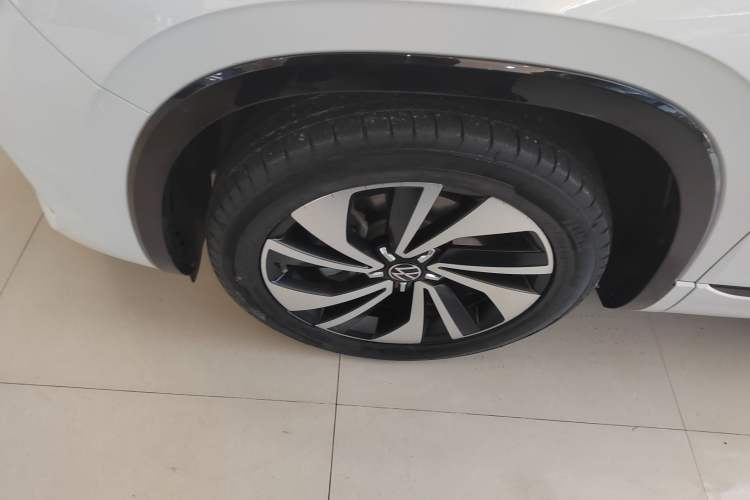 Used Volkswagen Tayron X 2023 330TSI Two-Wheel-Drive Prestige High-Energy Version Left Front Wheel Hub