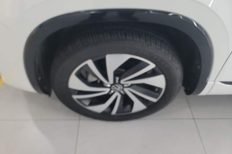 Used Volkswagen Tayron X 2023 330TSI Two-Wheel-Drive Prestige High-Energy Version Left Front Wheel Hub