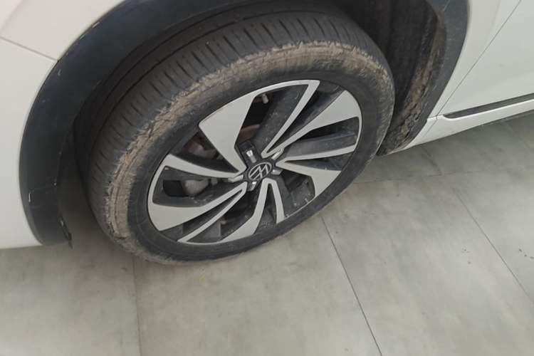 Used Volkswagen Tayron X 2023 330TSI Two-Wheel-Drive Prestige High-Energy Version Left Front Wheel Hub
