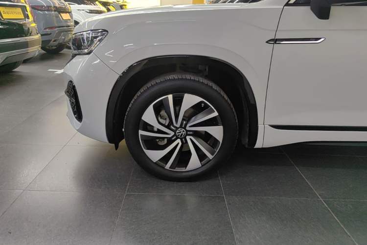 Used Volkswagen Tayron X 2023 330TSI Two-Wheel-Drive Prestige High-Energy Version Left Front Wheel Hub