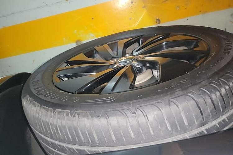 Used Volkswagen Tayron X 2023 330TSI Two-Wheel-Drive Prestige High-Energy Version Left Front Wheel Hub
